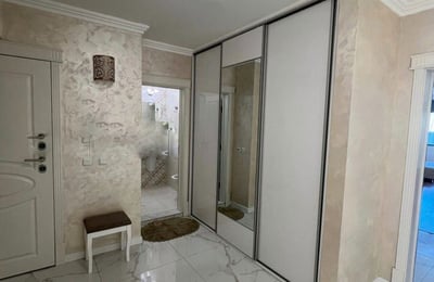 Location d’un appartement spacieux et lumineux de 3 pièces, 130 m², Varna, Bulgarie